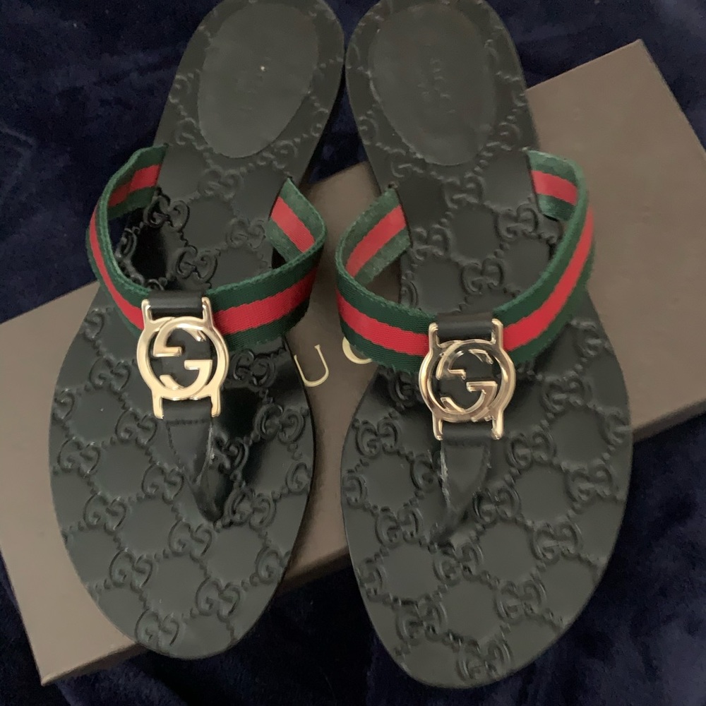 Authentic Gucci Sandals size 38. Come with box!